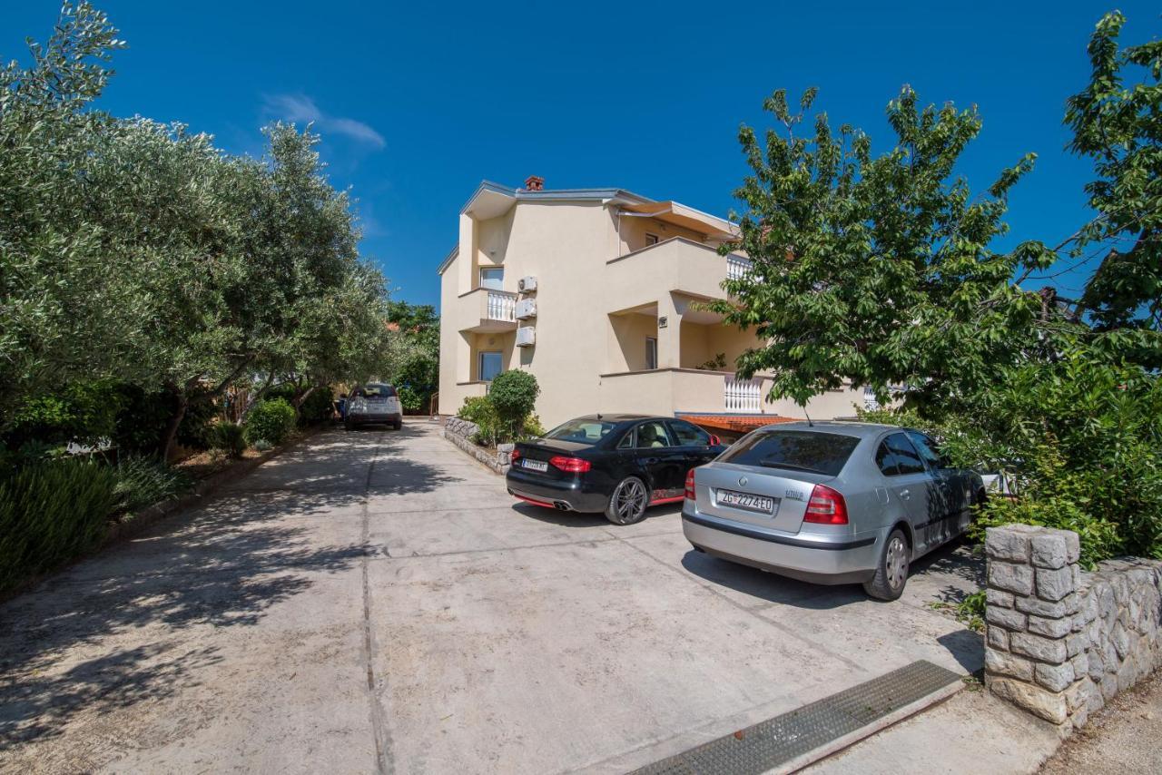 קרק Apartments Bogdanic Krk I מראה חיצוני תמונה