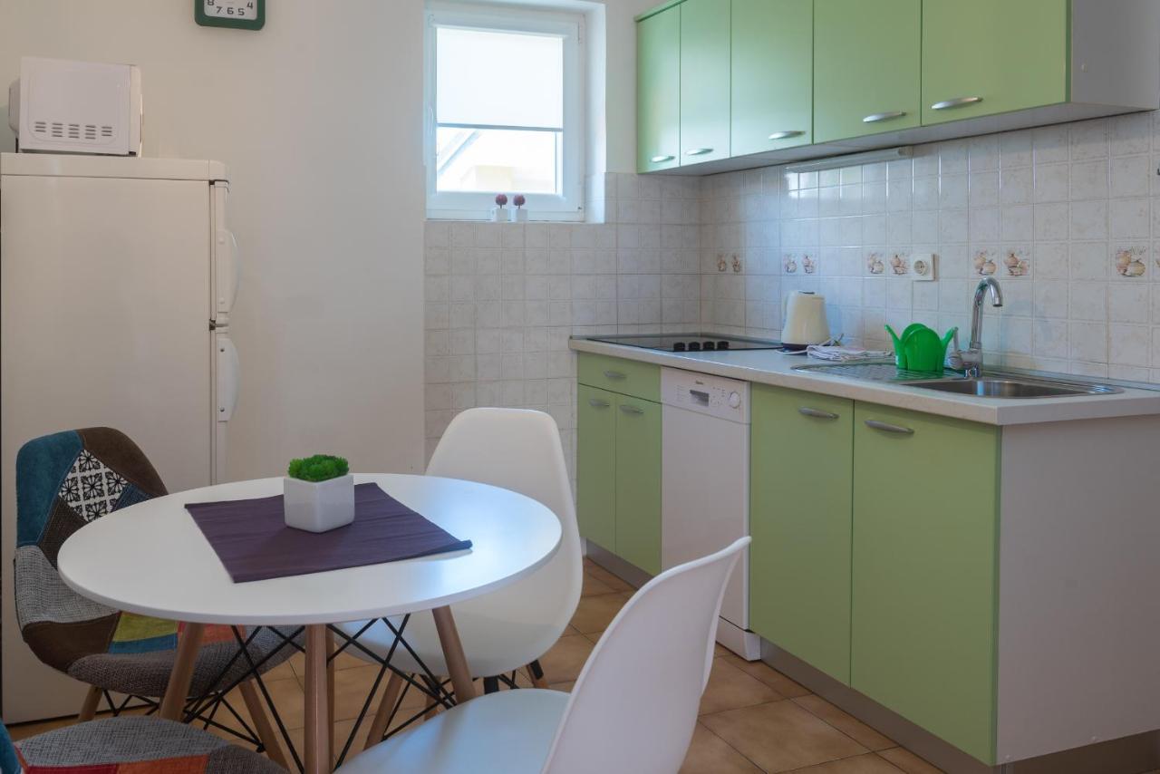 קרק Apartments Bogdanic Krk I מראה חיצוני תמונה