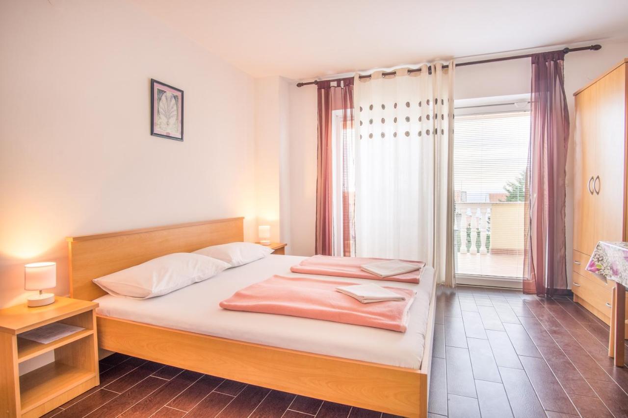 קרק Apartments Bogdanic Krk I מראה חיצוני תמונה