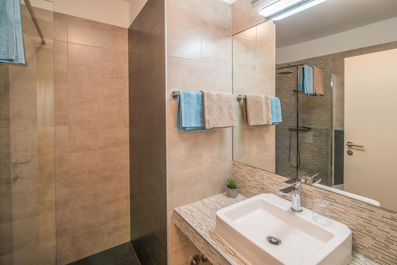 קרק Apartments Bogdanic Krk I מראה חיצוני תמונה