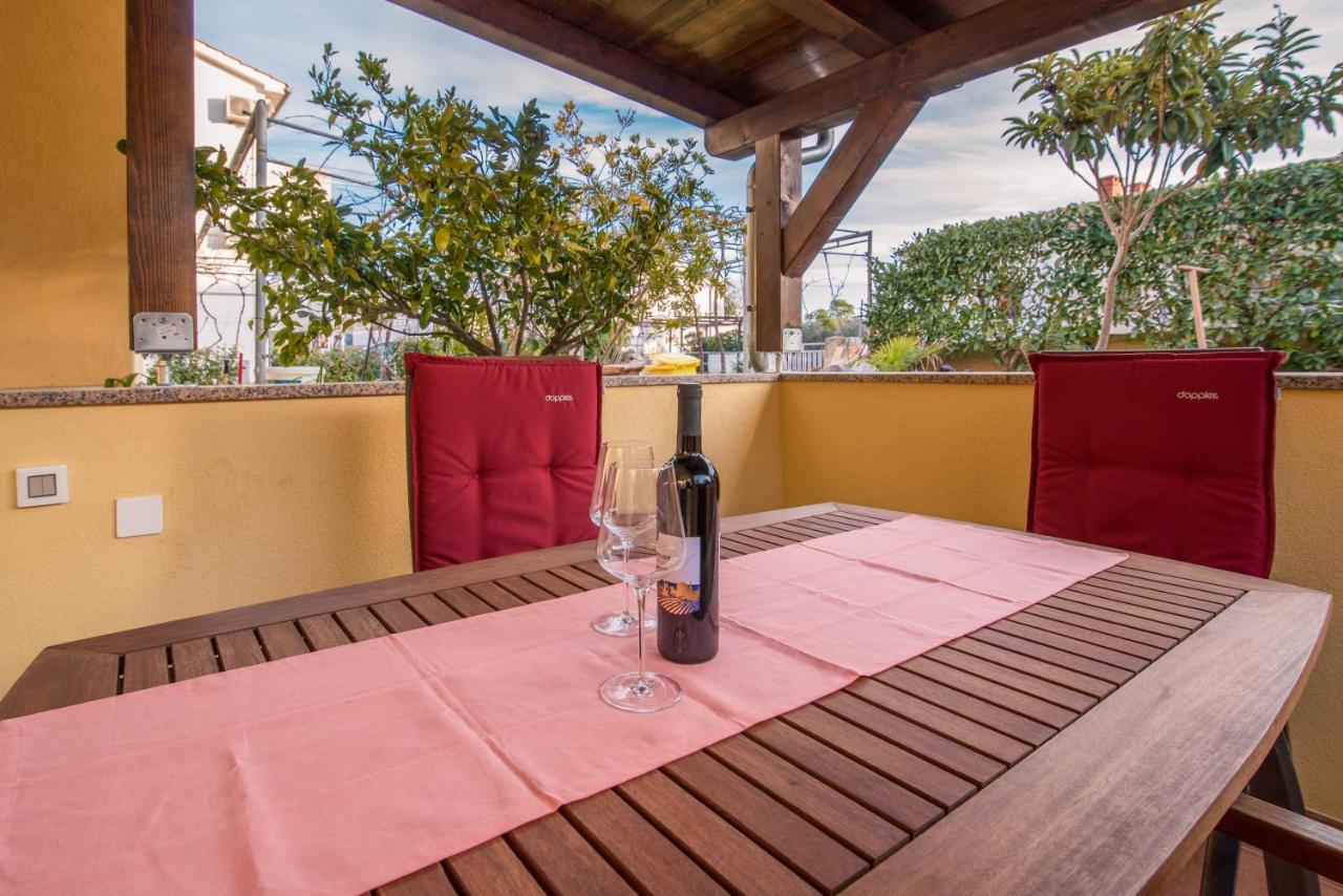 קרק Apartments Bogdanic Krk I מראה חיצוני תמונה