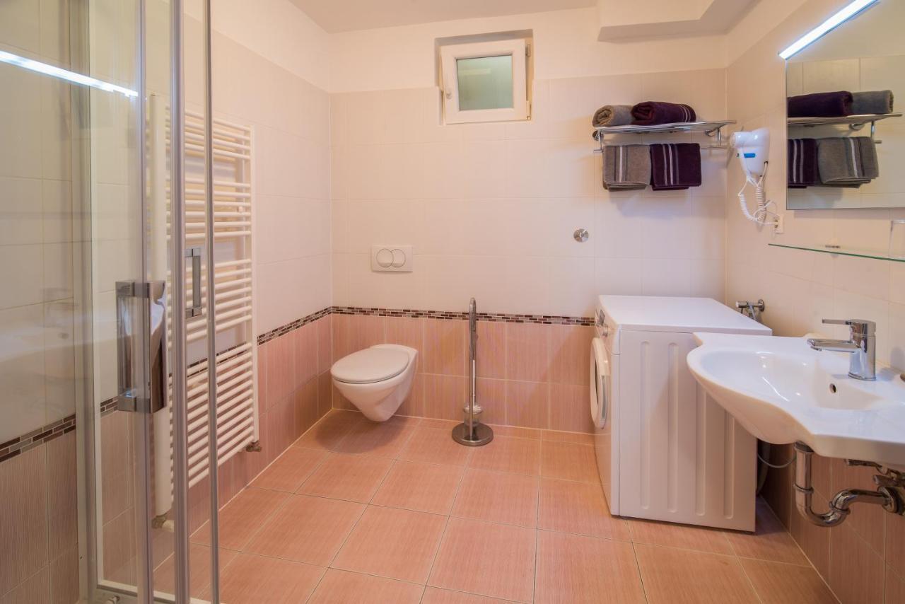 קרק Apartments Bogdanic Krk I מראה חיצוני תמונה