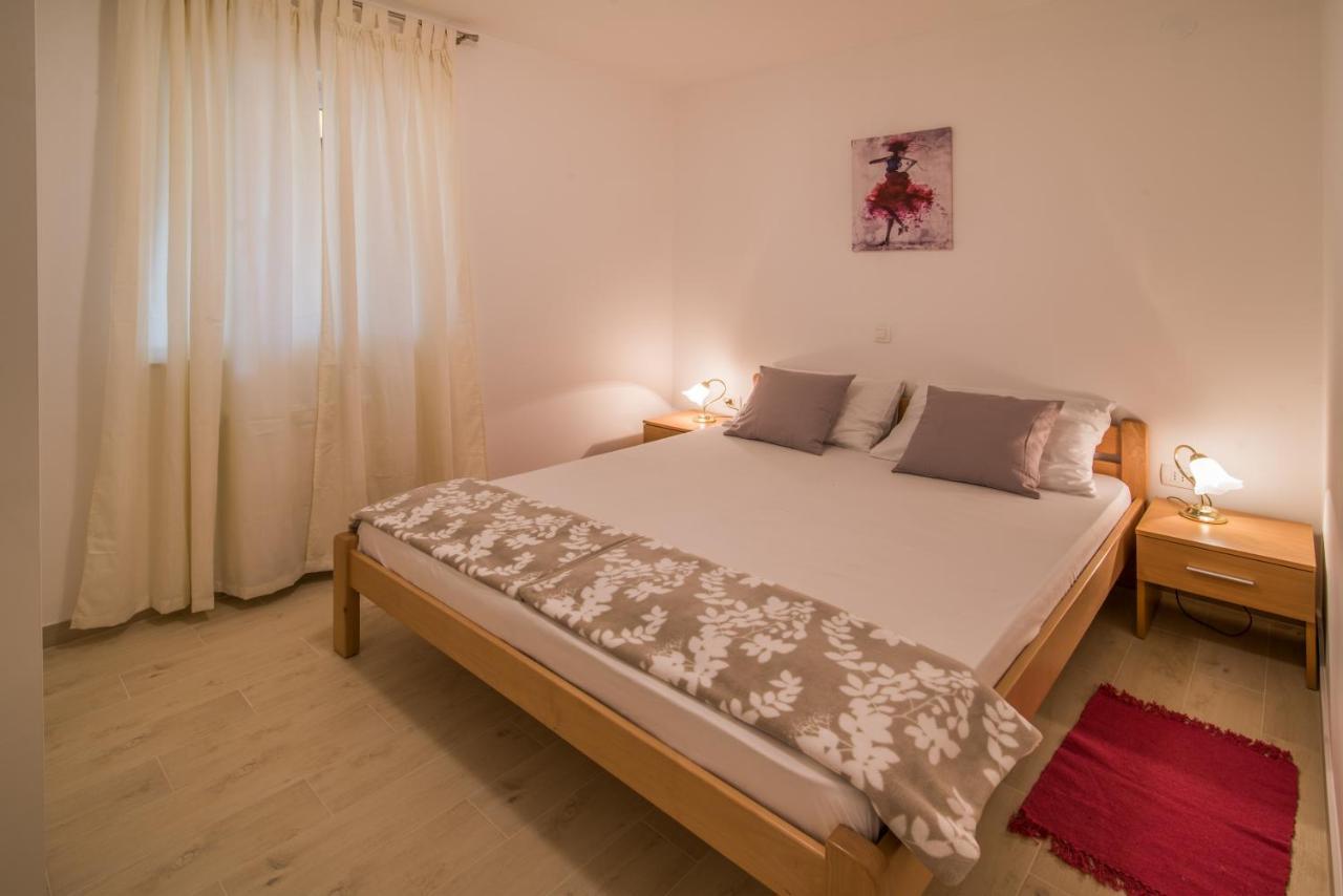 קרק Apartments Bogdanic Krk I מראה חיצוני תמונה