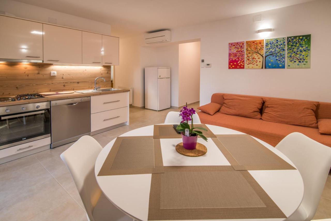 קרק Apartments Bogdanic Krk I מראה חיצוני תמונה