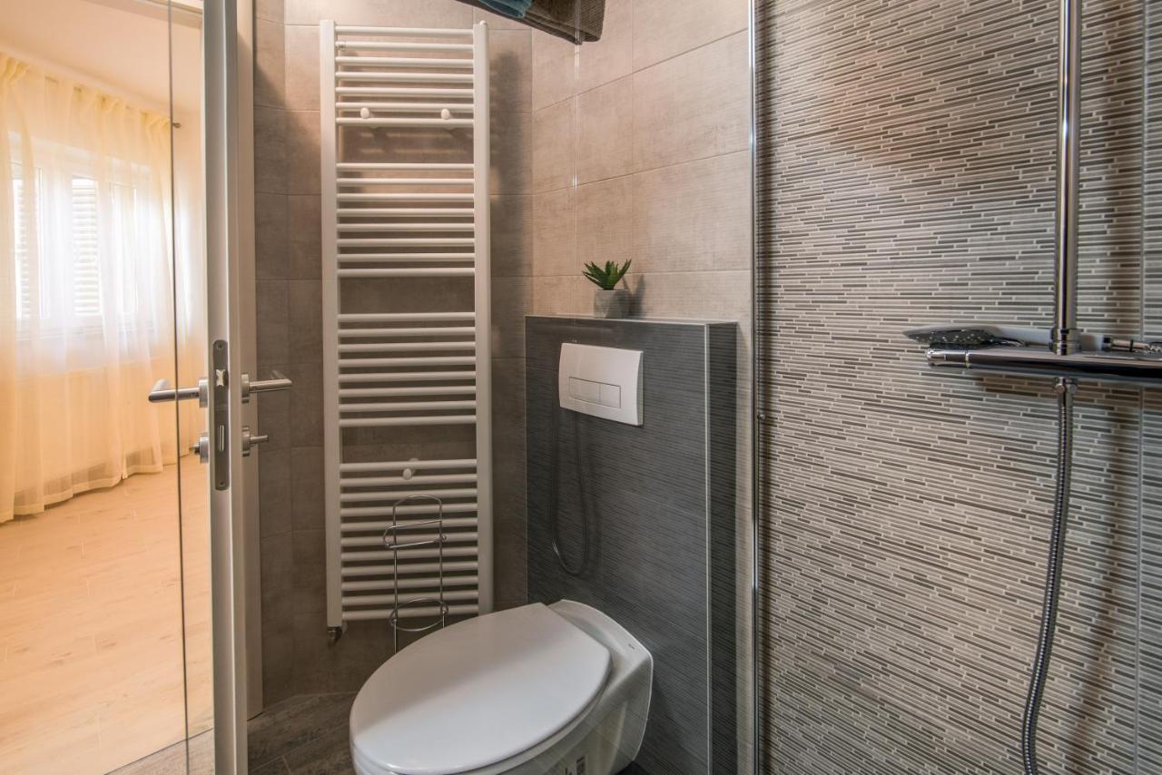 קרק Apartments Bogdanic Krk I מראה חיצוני תמונה