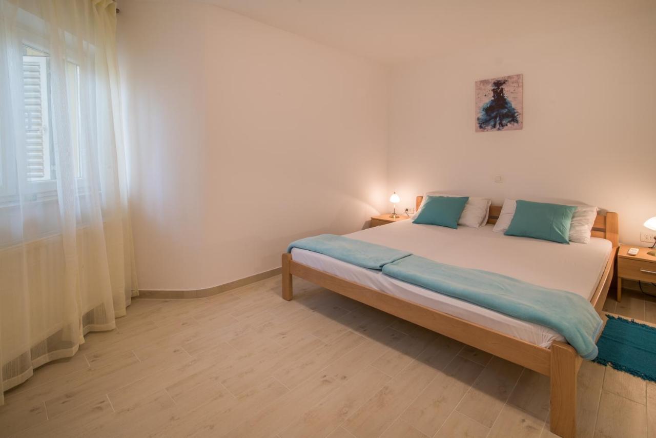 קרק Apartments Bogdanic Krk I מראה חיצוני תמונה